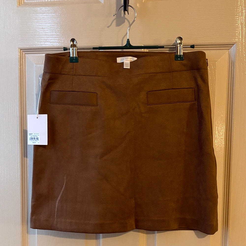 NWT Lauren Conrad suede like mini skirt. Women’s medium petite.